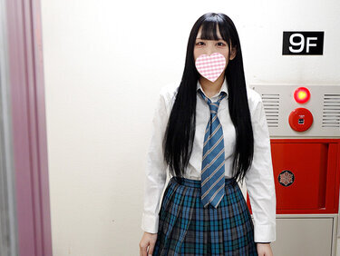 可愛い青チェJKが何かの対策してるらしい前張り一本筋マン。エレベーター盗撮