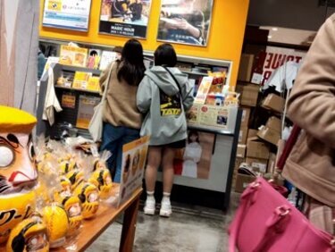 そそる私服さま！！タップリとパンチラ晒します