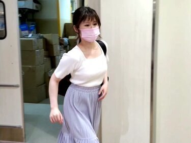 奪い取るパンチラ01