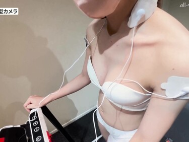 気の弱い携帯ショップ美女に猛烈アタック スリム巨乳丸出しランニング スポーツジム内映像