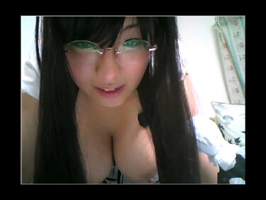 爆乳めがね娘のコスプレライブ